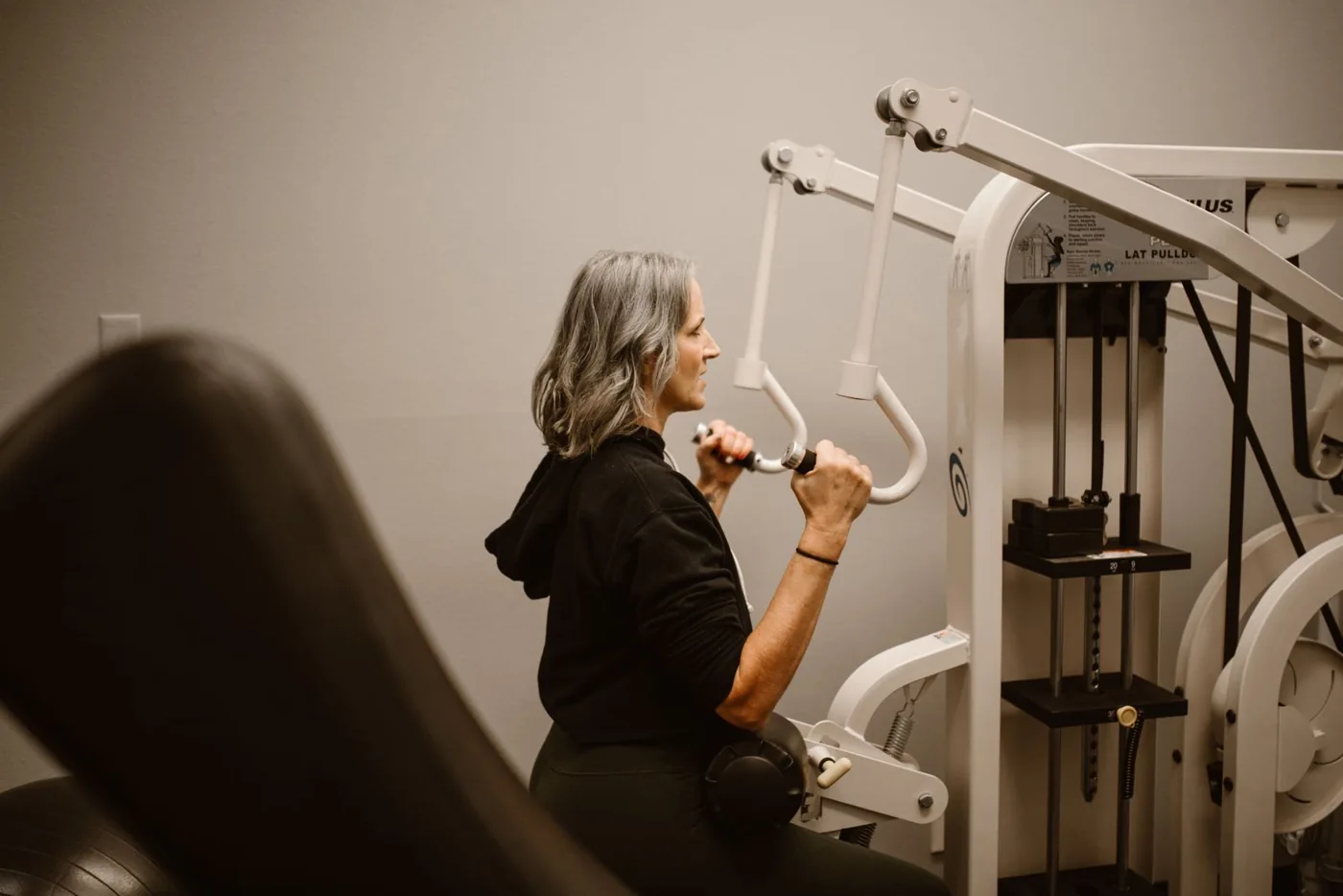 Neutral-Grip Lat Pulldown