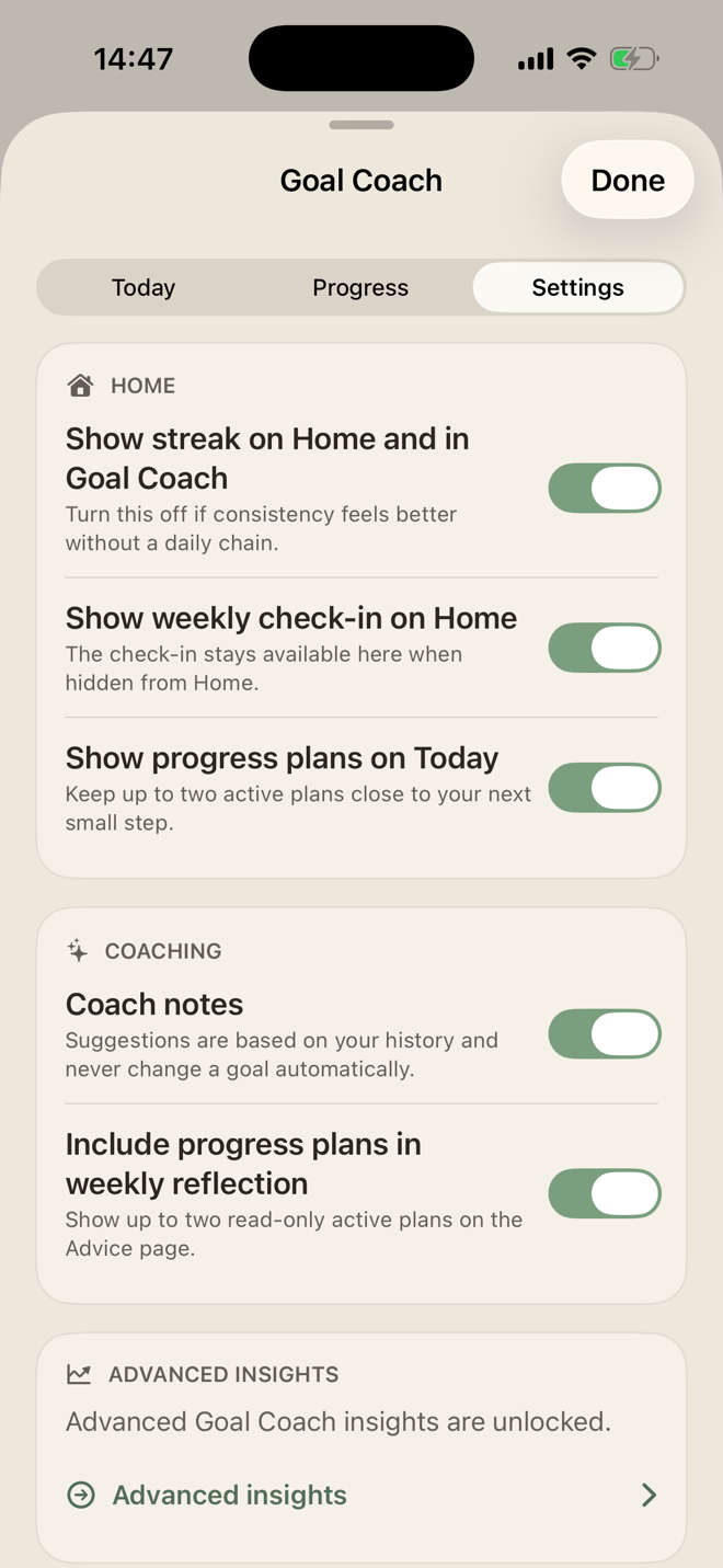 Settings for streaks, weekly check-ins, progress plans, and coach notes in LiftPal